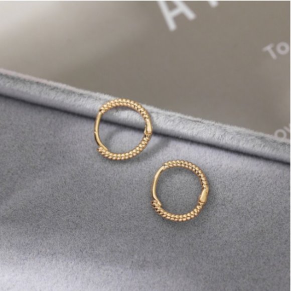 Set of four minimal round hoop earrings - Picture 6 of 6